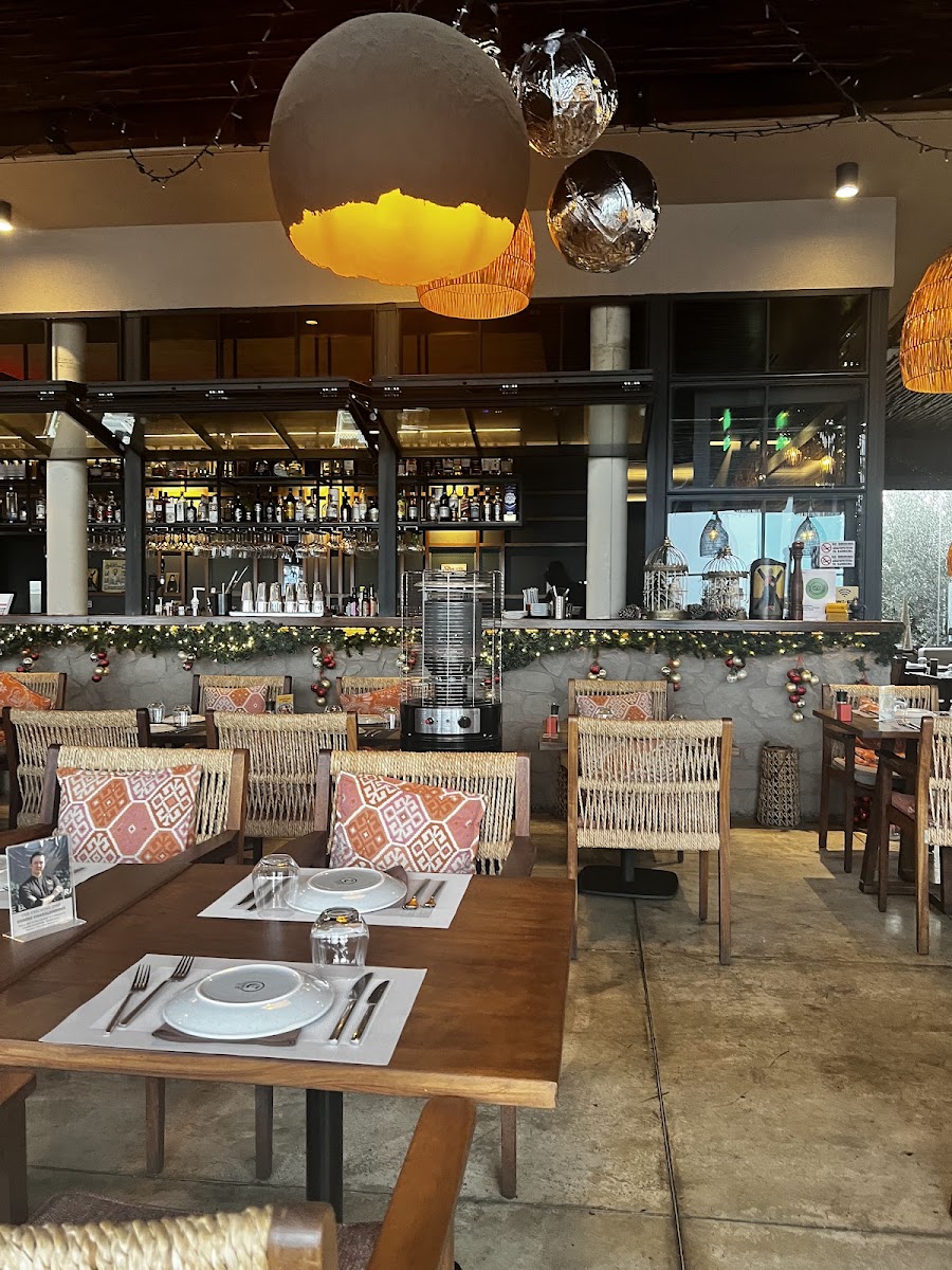 Seanatra Lounge Bar & Restaurant-3